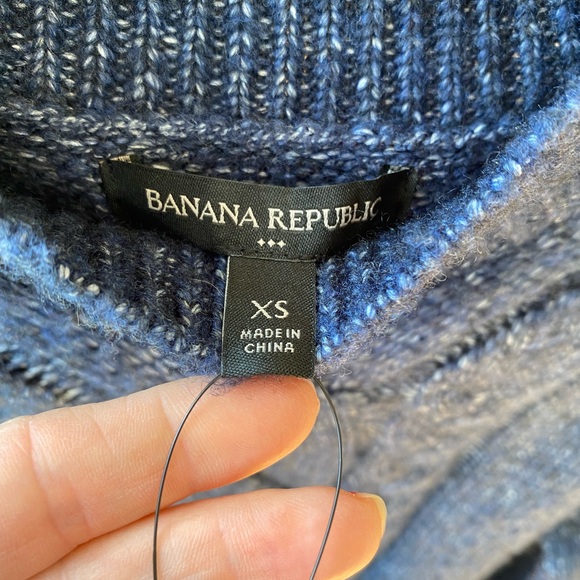 NWOT Banana Republic Women’s Cozy Cable Mock Neck Sweater - Picture 3 of 14